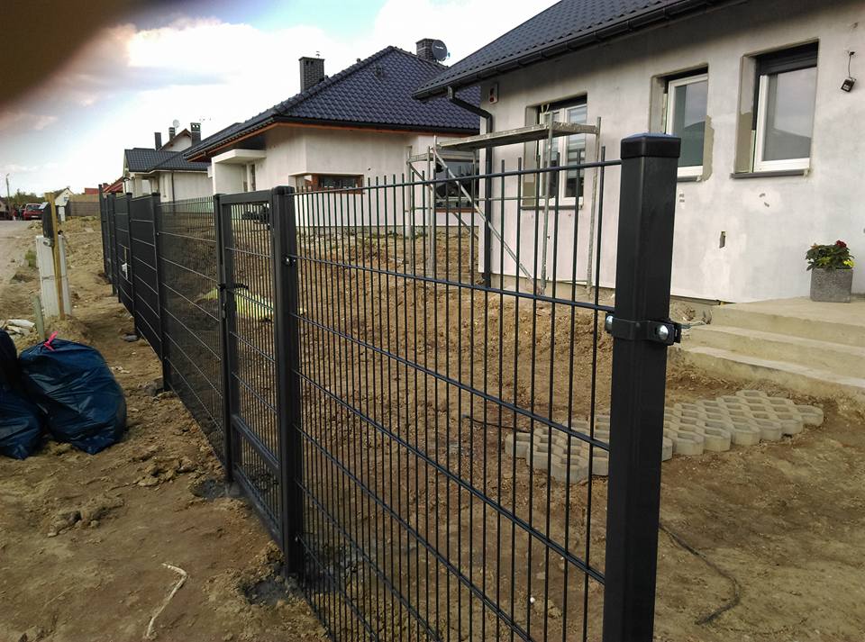 Nowoczesne ogrodzenie posesji – panele z systemem 6-5-6