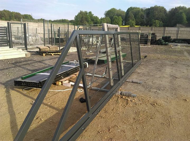 Konstrukcja bramy przesuwnej QubeFence