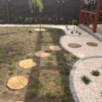 Imitacja drewna z betonu – detal ogrodzeniowy QubeFence