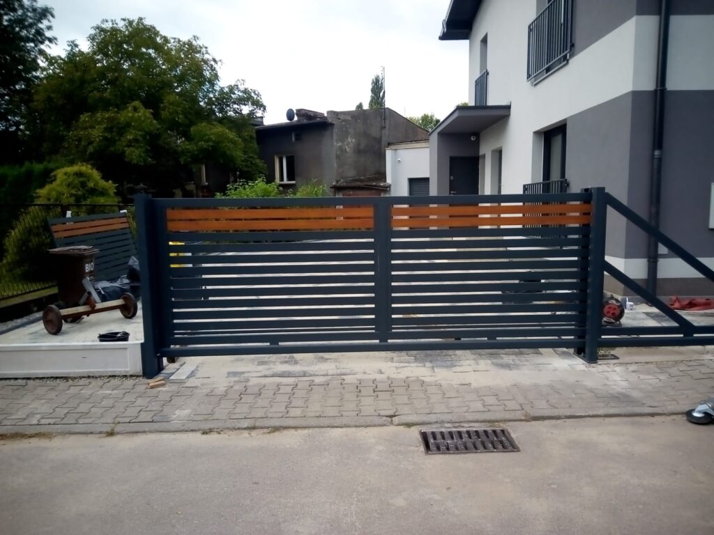 brama przesuwna z napędem śląsk qubefence